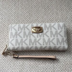 Michael Kors Wristlet Wallet
